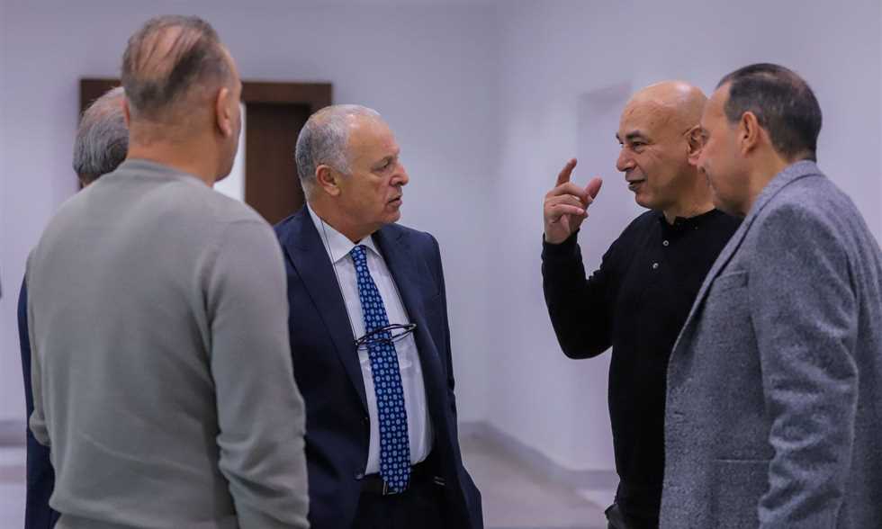 جانب من جلسة سابقة بين التوأم حسن ورئيس الجبلاية هانى أبو ريدة